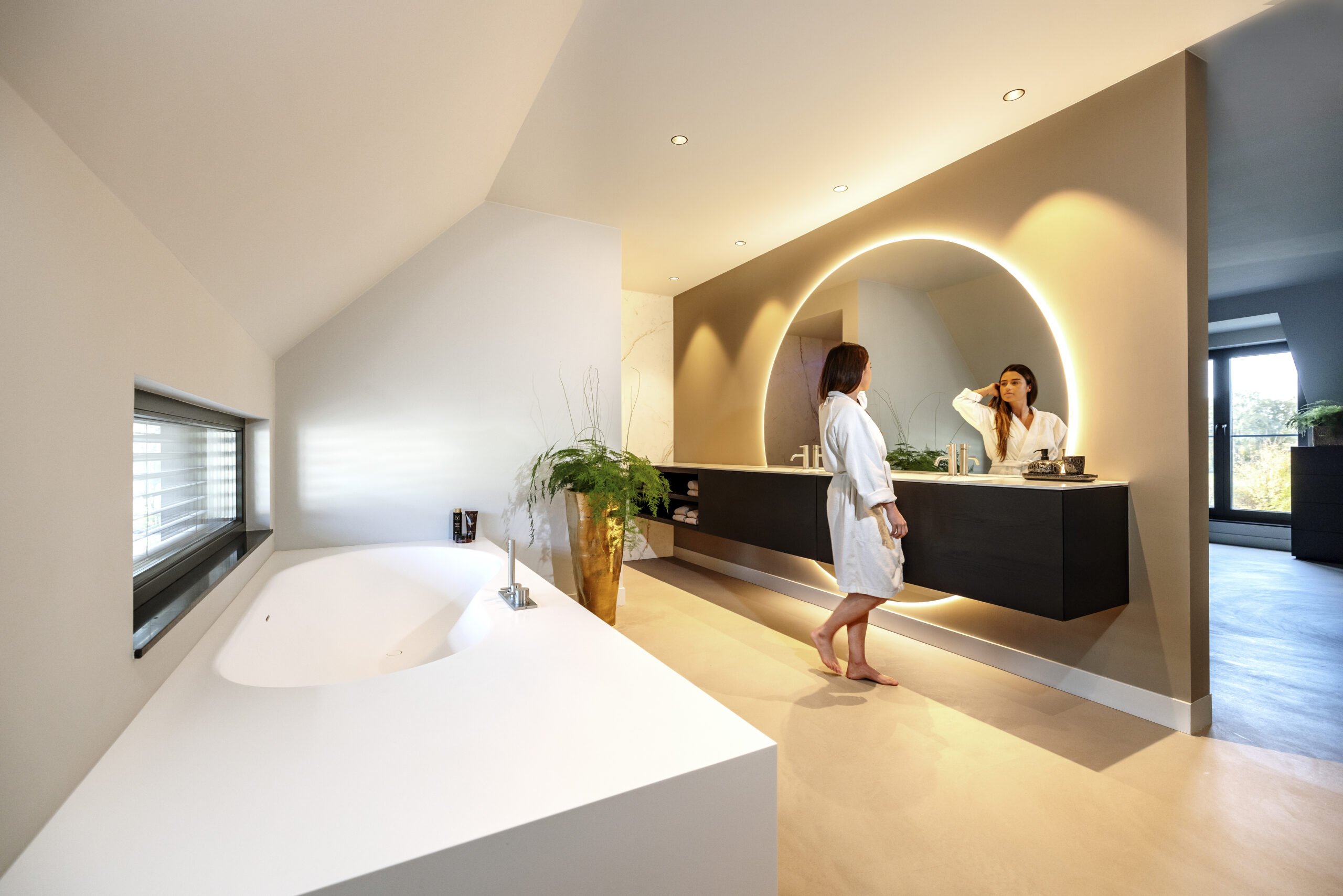 Strak en warm in balans - badkamer