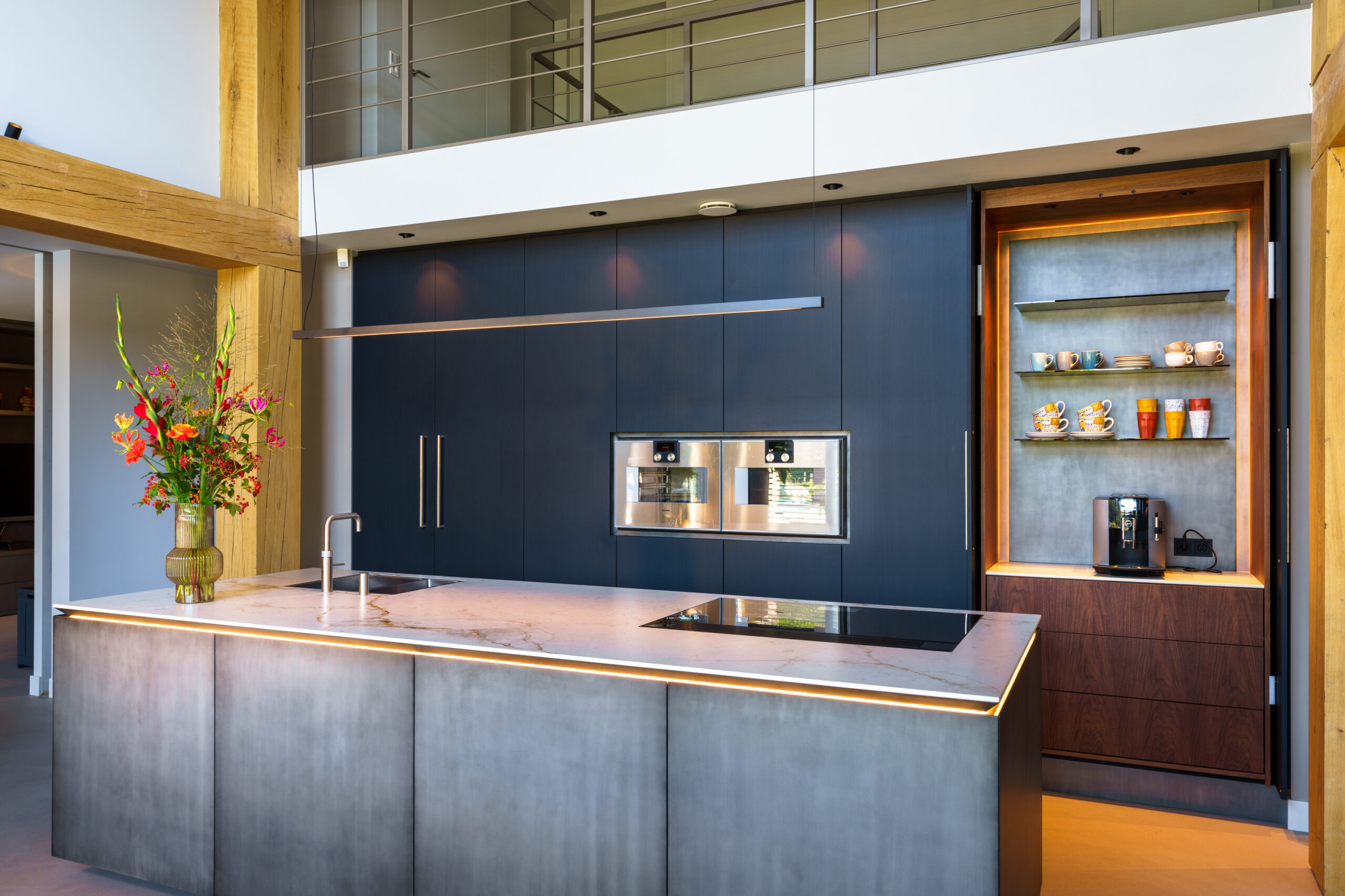 Strak en warm in balans - keuken