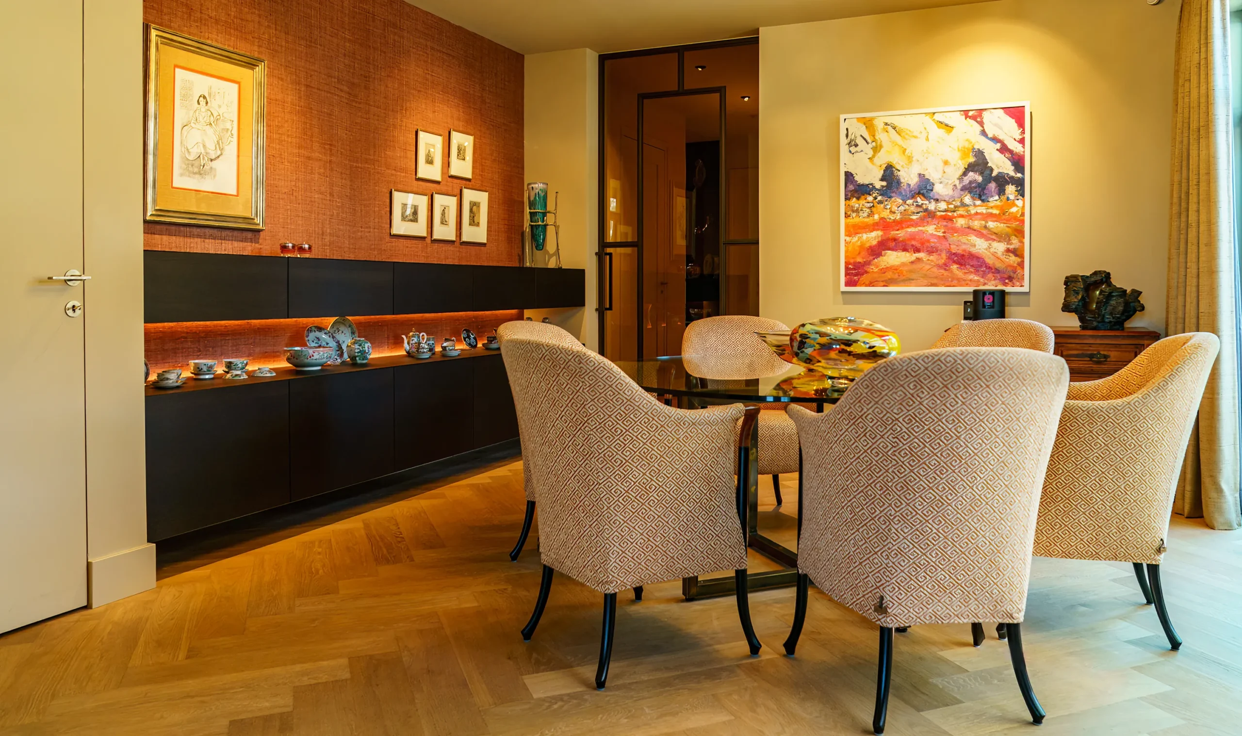 Levensverhaal weerspiegelt interieur - stoelen